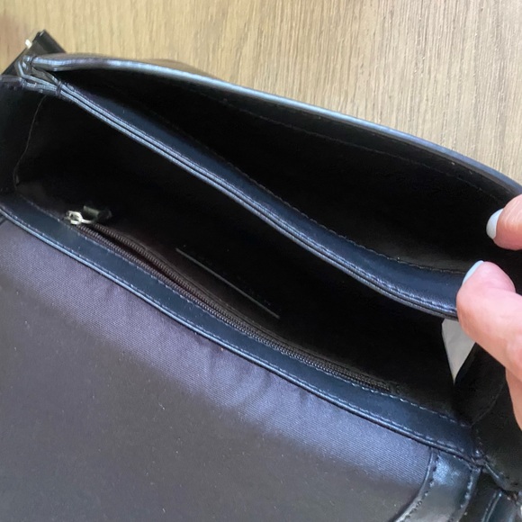 Marc Jacobs Black Messenger Insignia Crossbody Bag - Picture 11 of 12